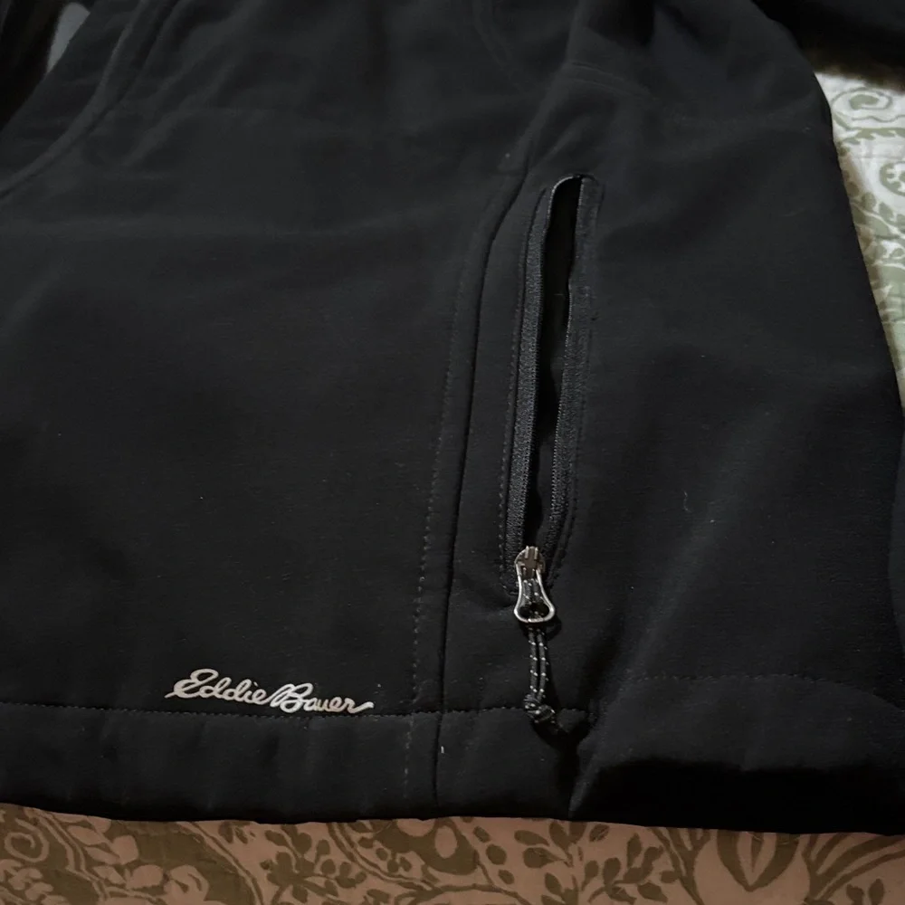 Eddie Bauer Women’s Black Rain Jacket w/ soft fleece interior - Picture 4 of 7